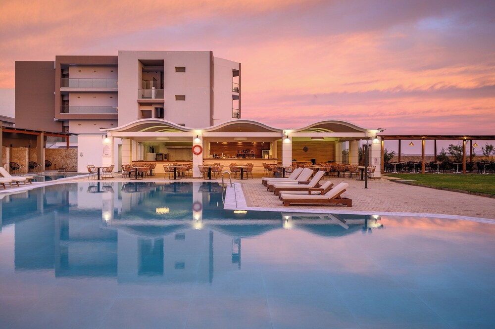 Poolside bar