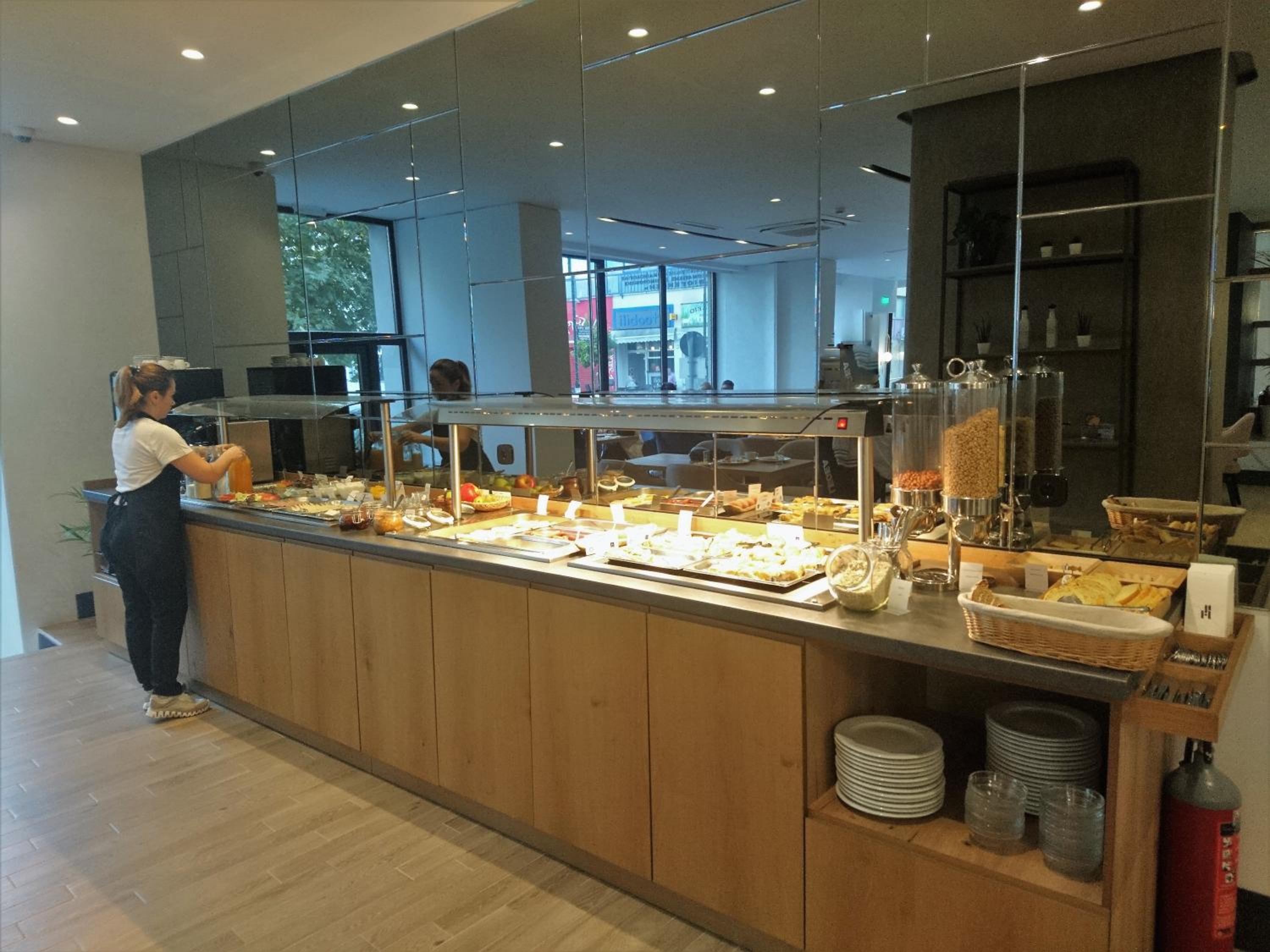 Restaurant-cafeteria