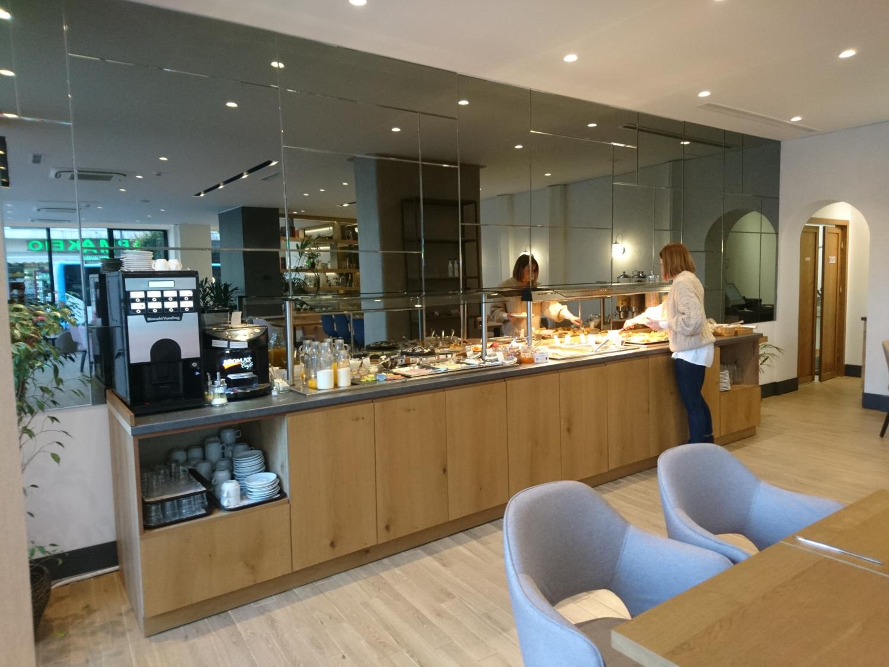 Restaurant-cafeteria