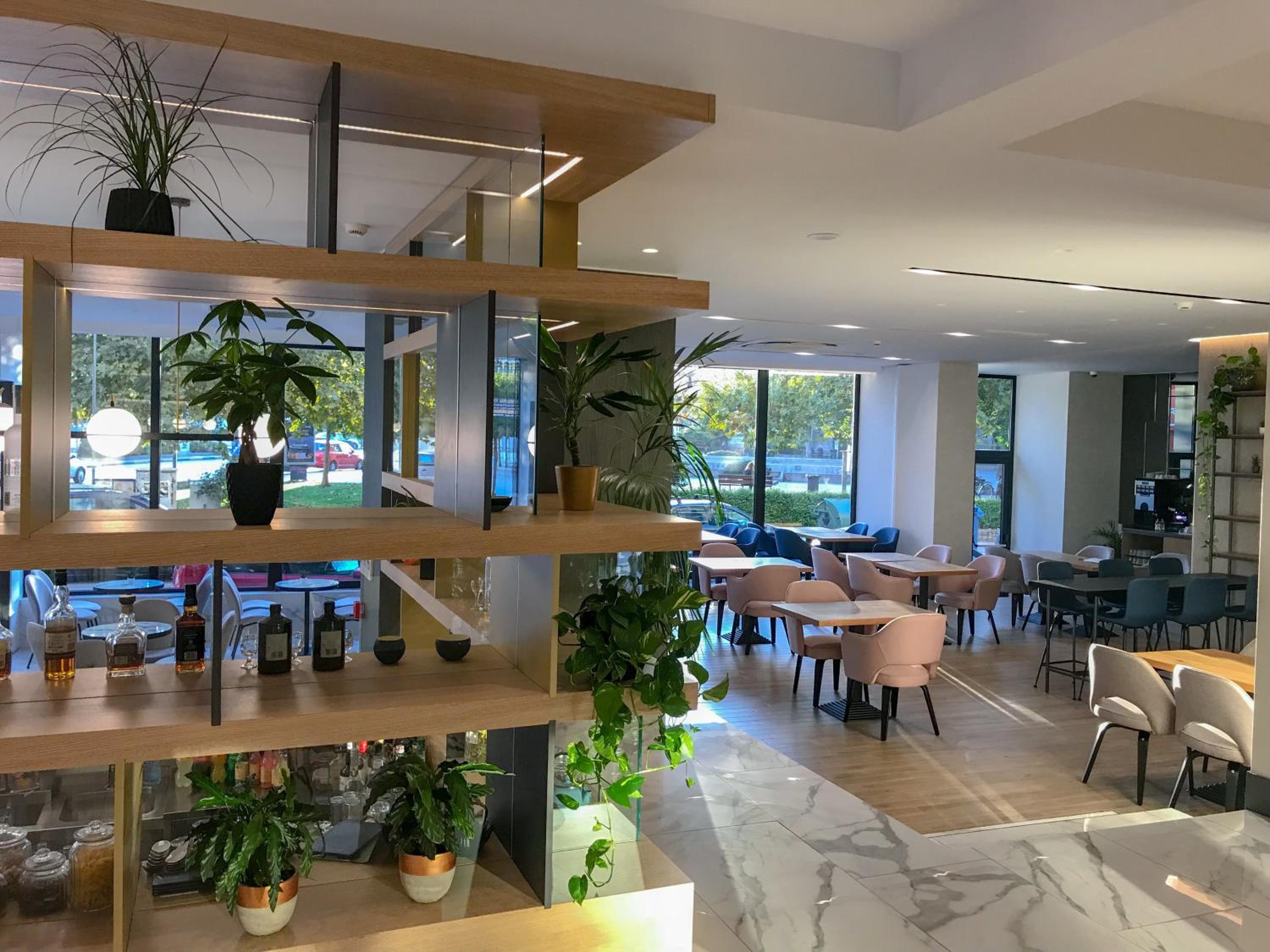 Restaurant-cafeteria