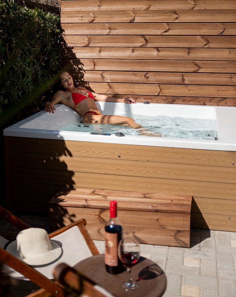 Private spa tub