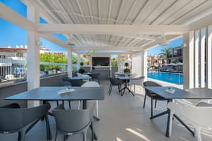 thumbnail: Outdoor dining