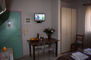 thumbnail: In-room dining
