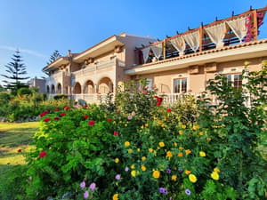 thumbnail: Exterior