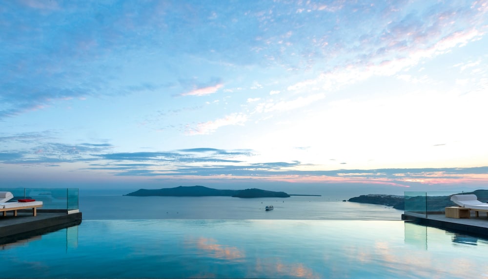 Infinity pool