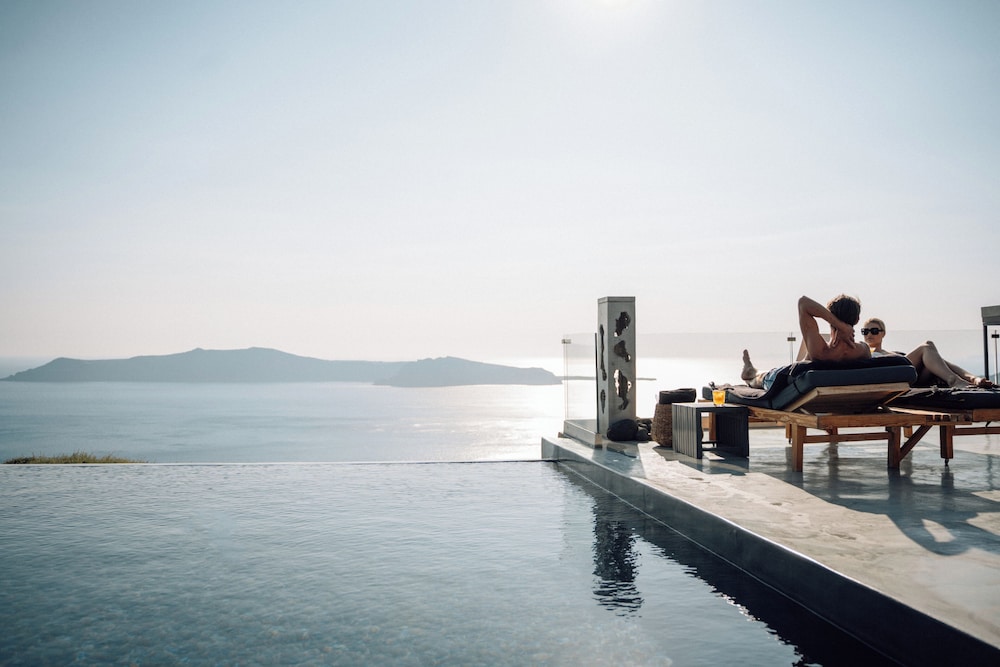 Infinity pool