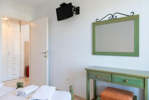 306773531.jpg