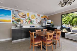 thumbnail: Breakfast area