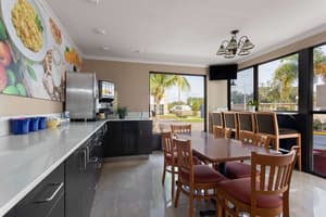 thumbnail: Breakfast area