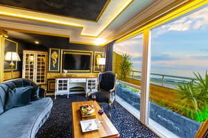 thumbnail: Front of property