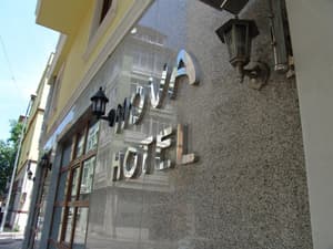 thumbnail: Exterior