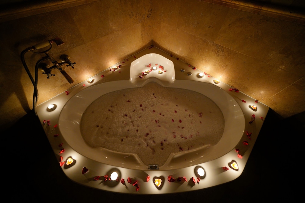 Jetted tub