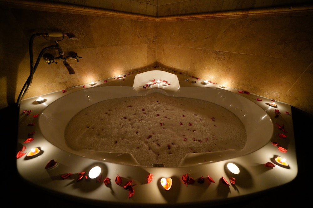 Jetted tub