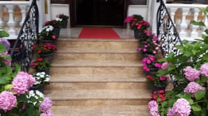 thumbnail: Front of property