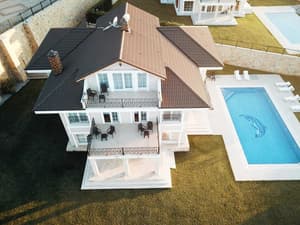 thumbnail: Outdoor dining