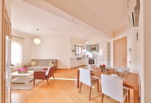 thumbnail: In-room dining