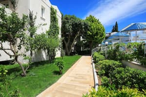 thumbnail: Front of property