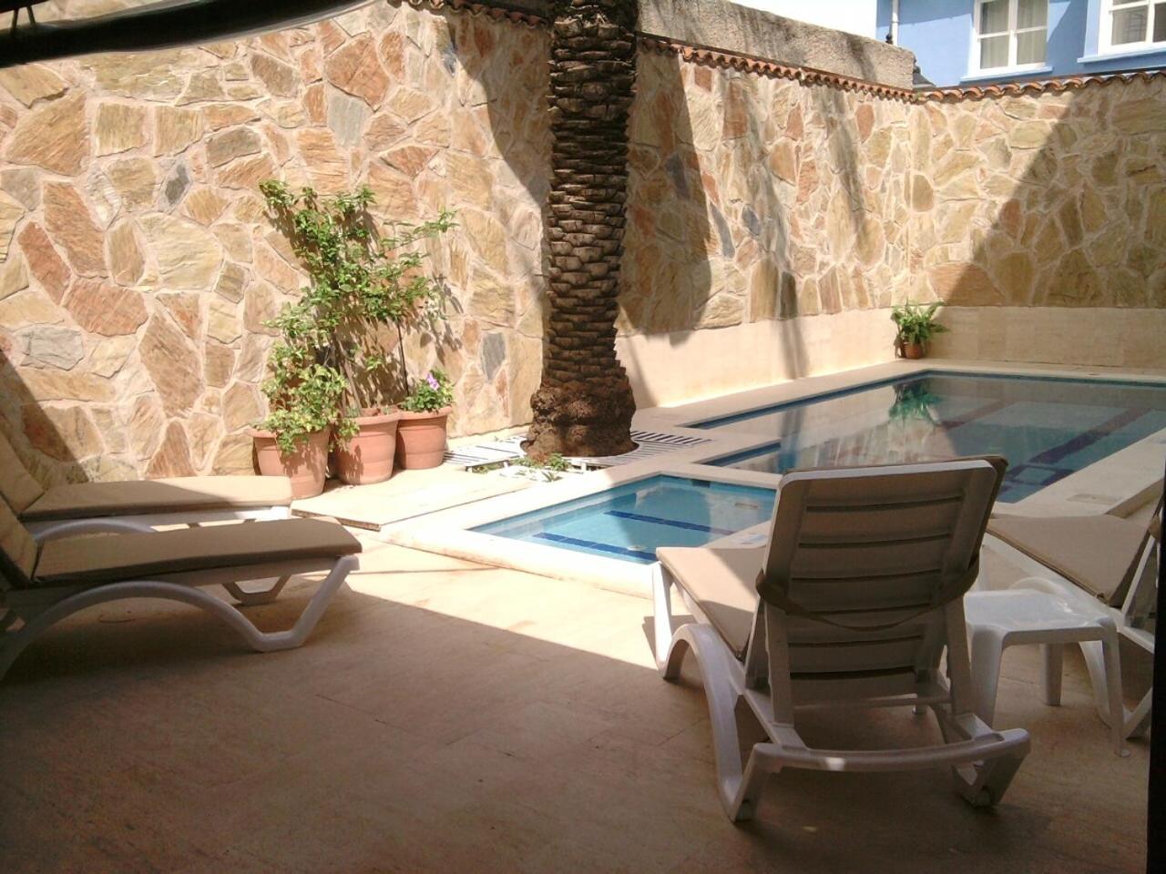 Swimming pool-spa