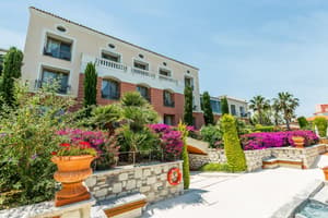 thumbnail: Front of property