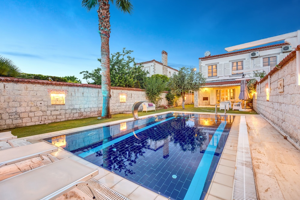 Private pool