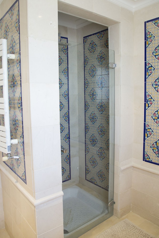 Bathroom shower