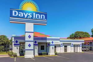 Days Inn by Wyndham South Fort Worth