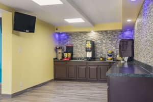 thumbnail: Breakfast area
