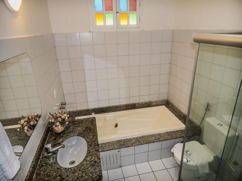 Indoor spa tub