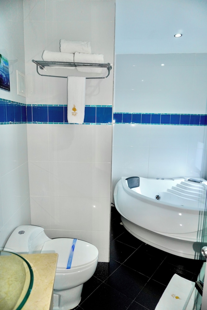 Private spa tub