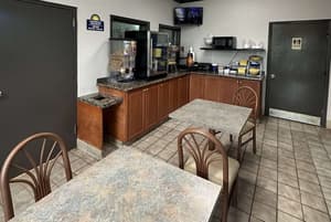 thumbnail: Breakfast area