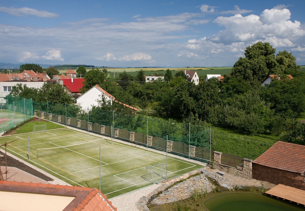 Tennis court