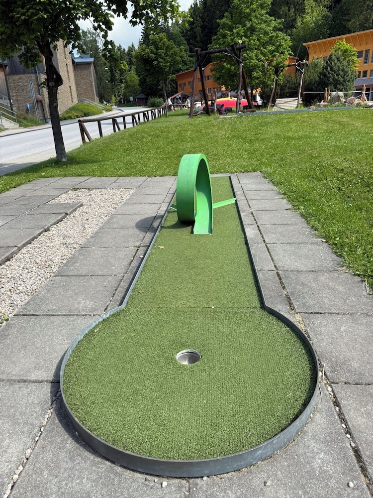 Mini-golf