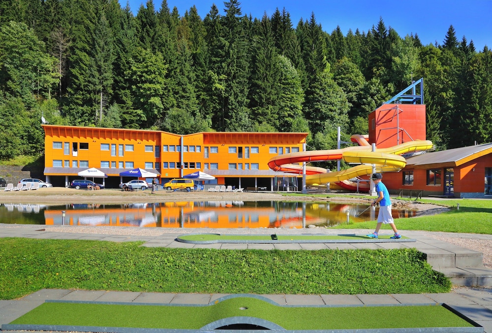 Mini-golf
