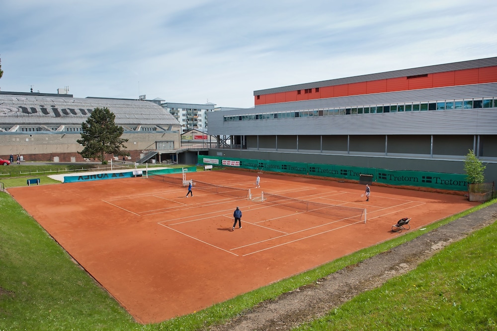 Tennis court