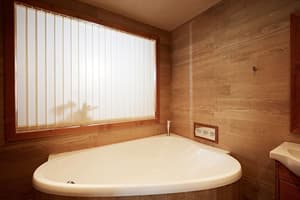 thumbnail: Deep soaking bathtub