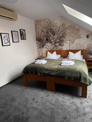 825670003.jpg