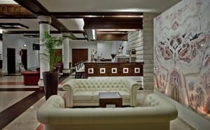 thumbnail: Lobby sitting area