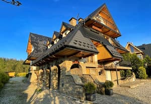 thumbnail: Front of property