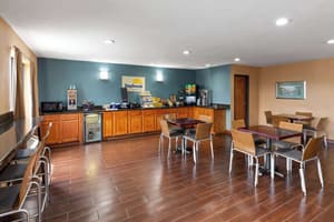 thumbnail: Breakfast area