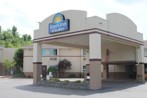 thumbnail: Front of property