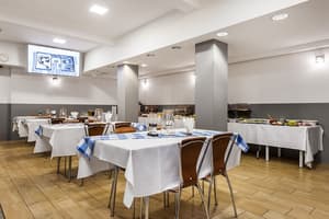 thumbnail: Restaurant