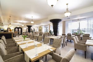 thumbnail: Restaurant