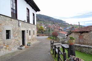 thumbnail: Front of property