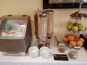 thumbnail: Breakfast area