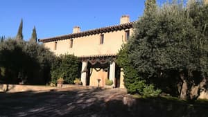 thumbnail: Interior entrance