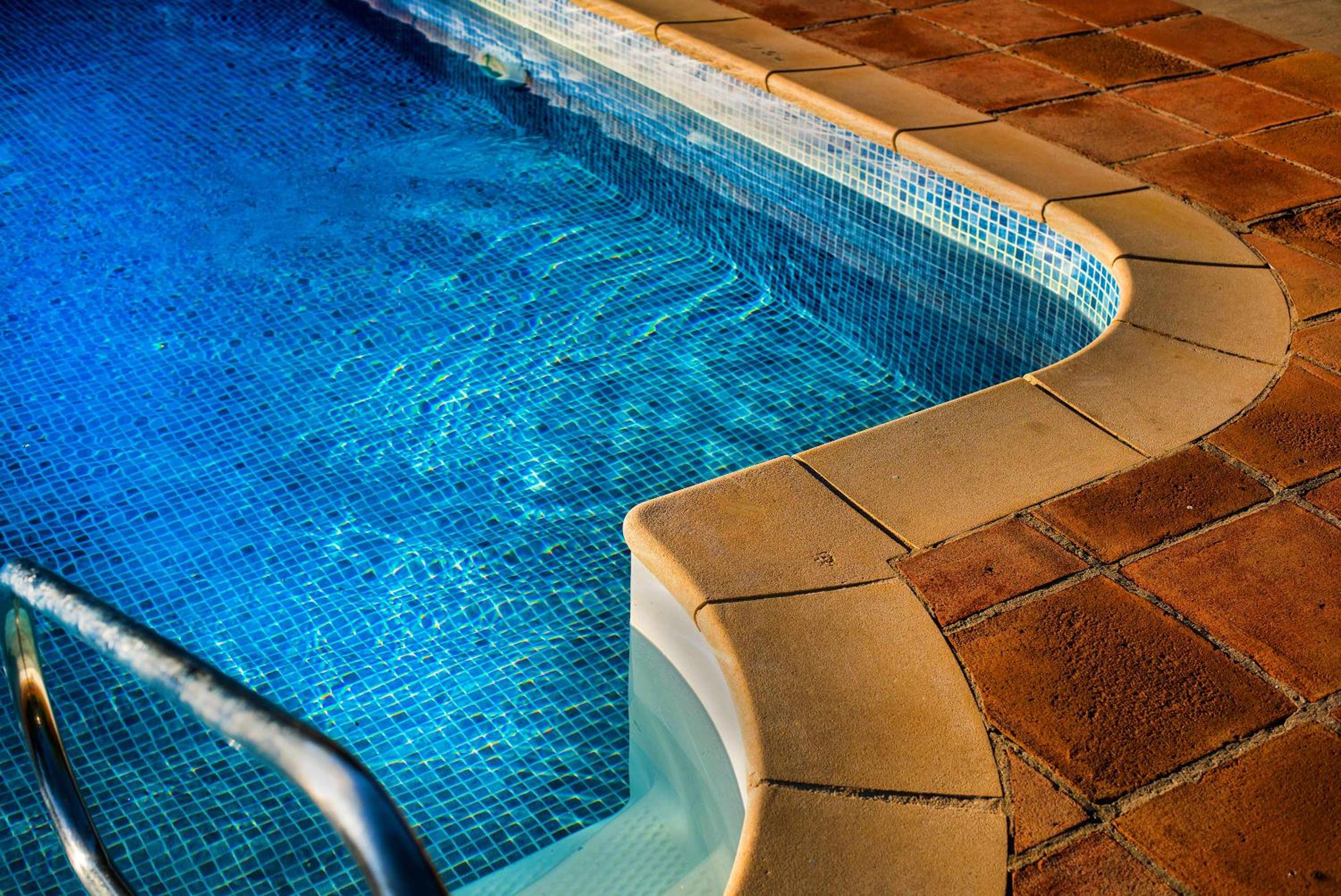 Swimming pool-spa