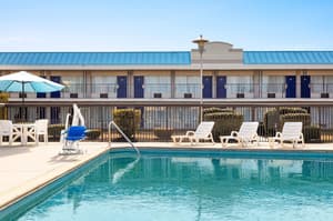 thumbnail: Pool