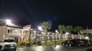 Days Inn & Suites by Wyndham Charleston Airport West