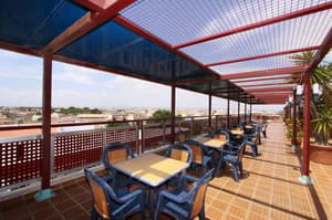 thumbnail: Poolside bar