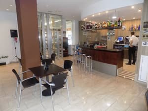 thumbnail: Bar (on property)